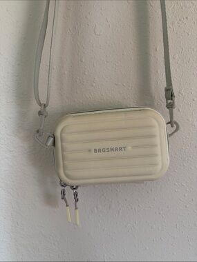 BAGSMART Compact Camera Crossbody Bag in Light Cream